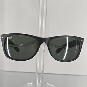 Ray-Ban Classic Black Wayfarer Sunglasses